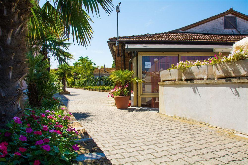 Aparthotel Costa Paradiso Лидо Адриано Екстериор снимка