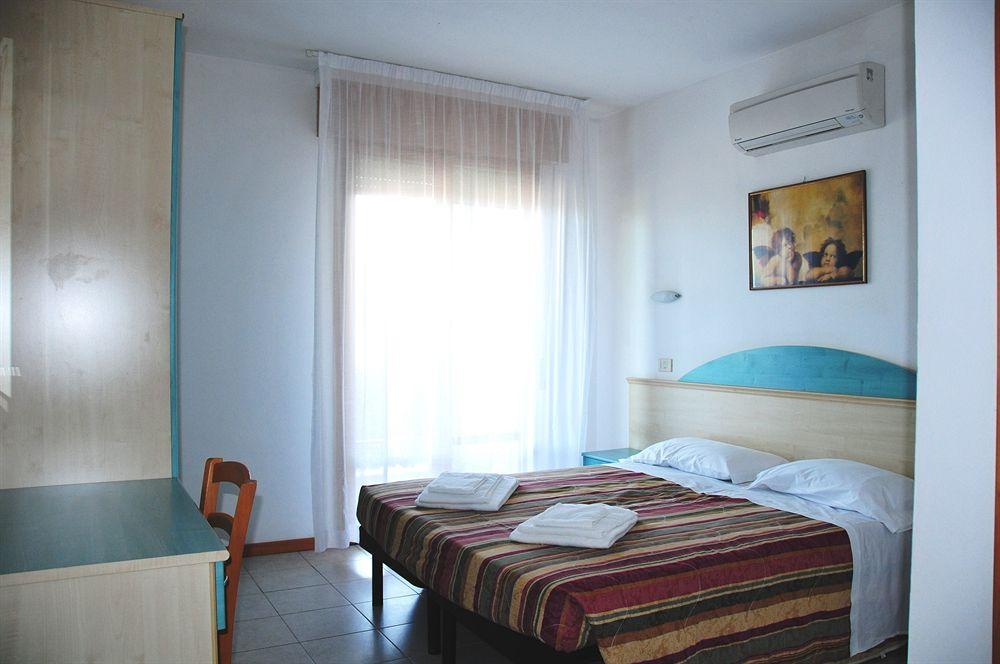 Aparthotel Costa Paradiso Лидо Адриано Екстериор снимка
