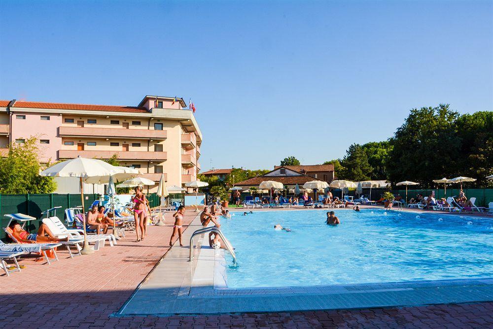 Aparthotel Costa Paradiso Лидо Адриано Екстериор снимка