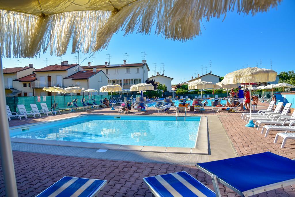 Aparthotel Costa Paradiso Лидо Адриано Екстериор снимка