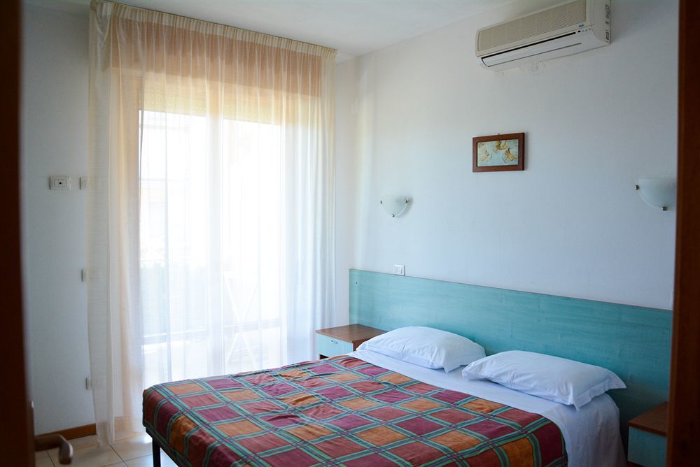Aparthotel Costa Paradiso Лидо Адриано Екстериор снимка