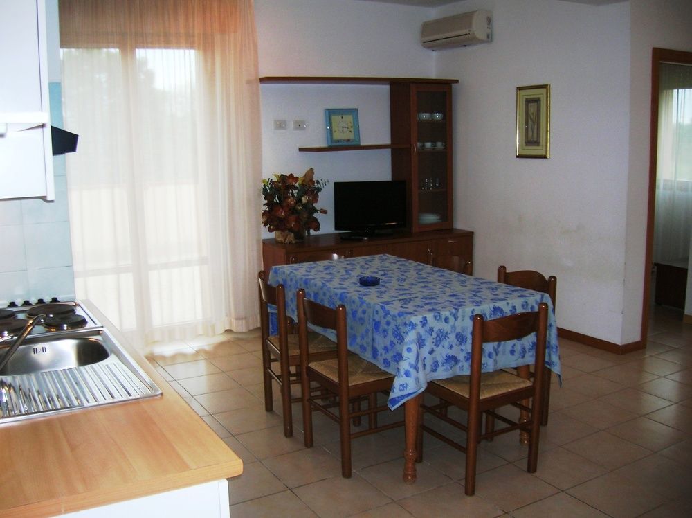 Aparthotel Costa Paradiso Лидо Адриано Екстериор снимка