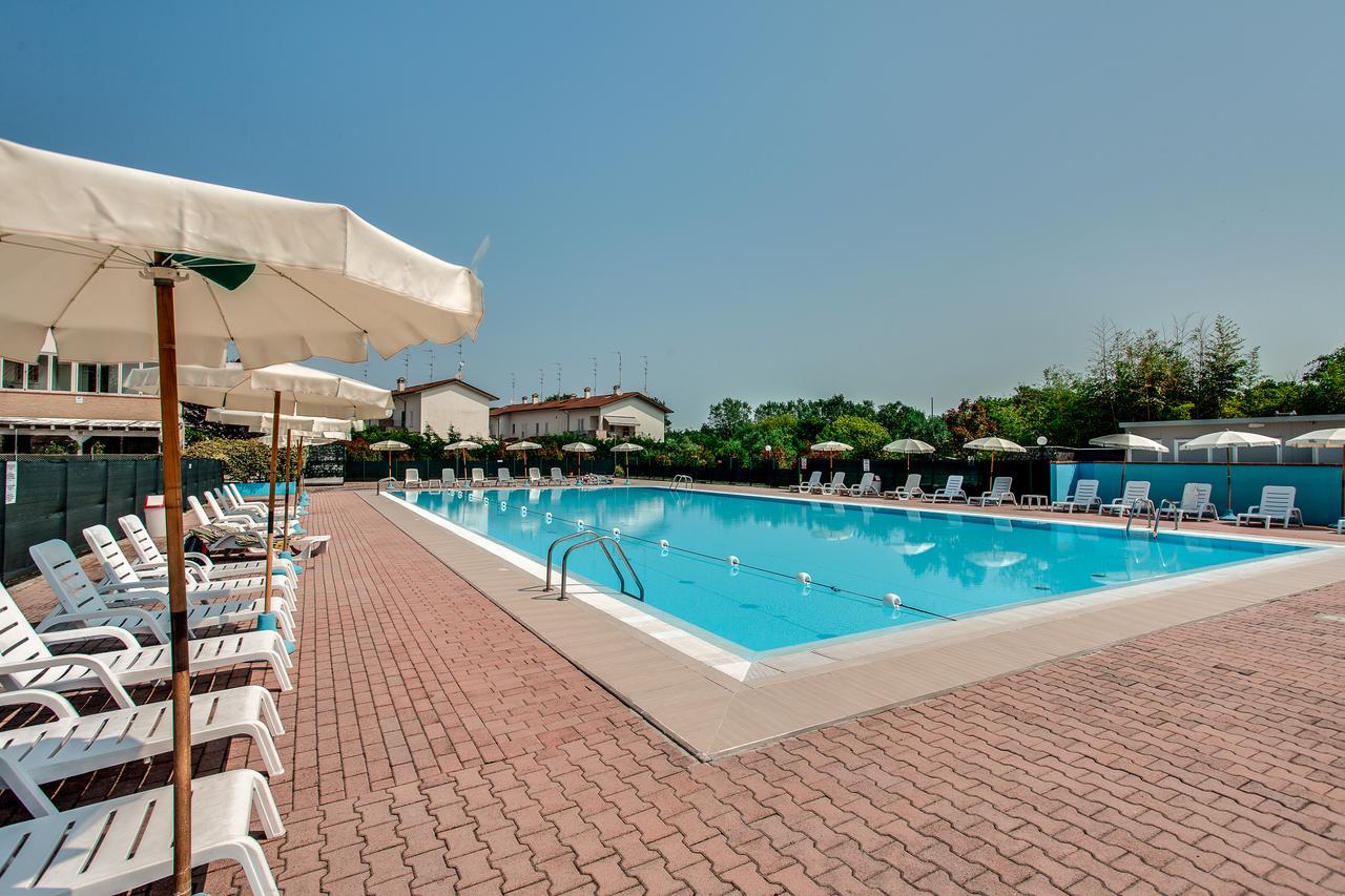 Aparthotel Costa Paradiso Лидо Адриано Екстериор снимка