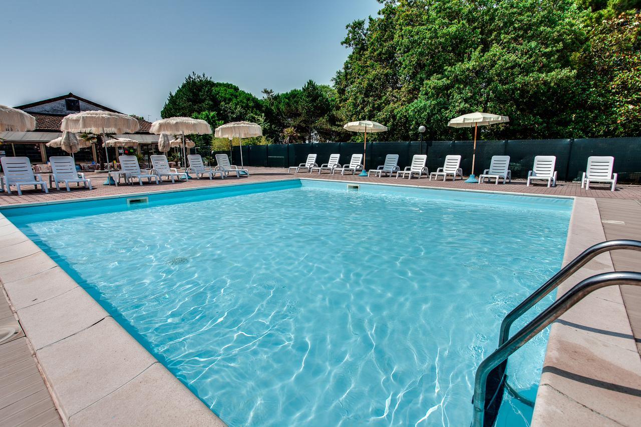 Aparthotel Costa Paradiso Лидо Адриано Екстериор снимка