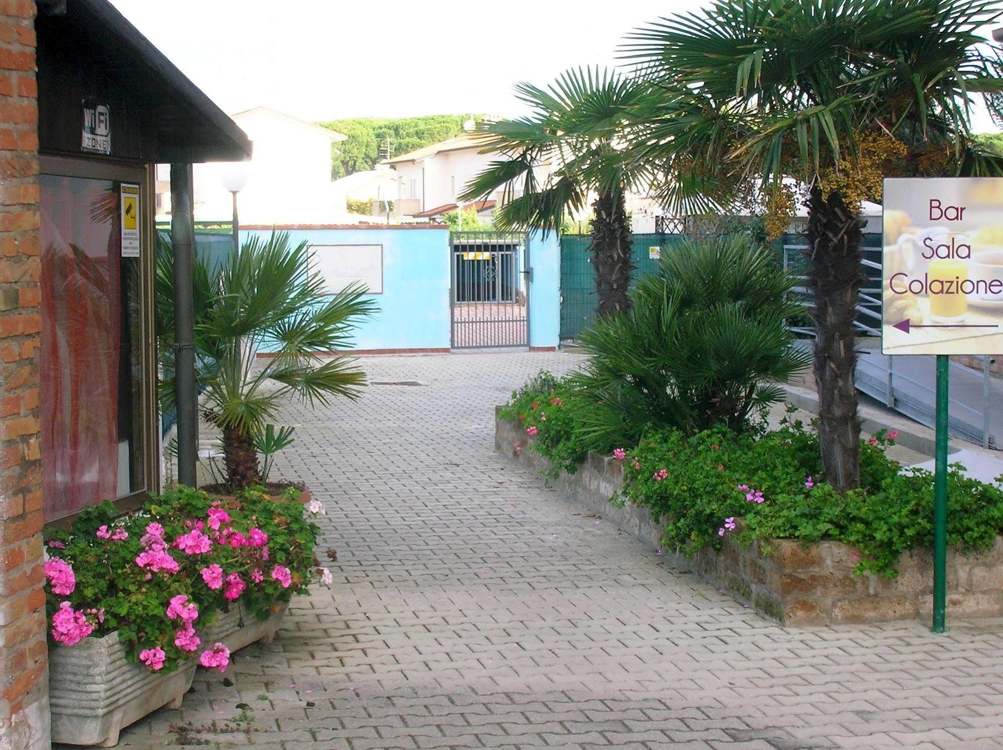 Aparthotel Costa Paradiso Лидо Адриано Екстериор снимка