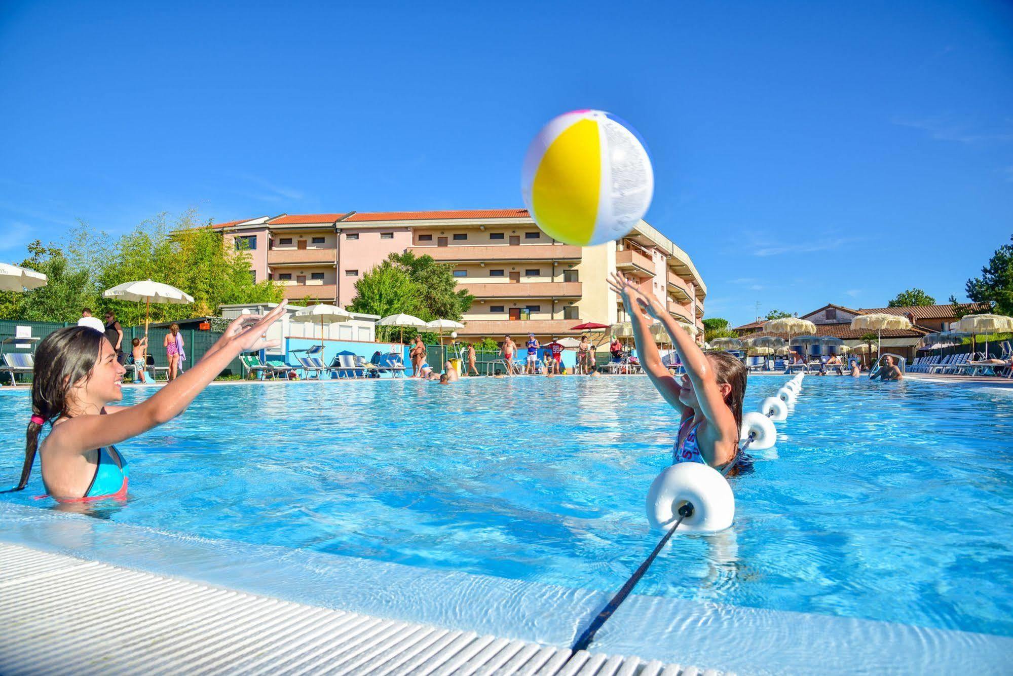 Aparthotel Costa Paradiso Лидо Адриано Екстериор снимка