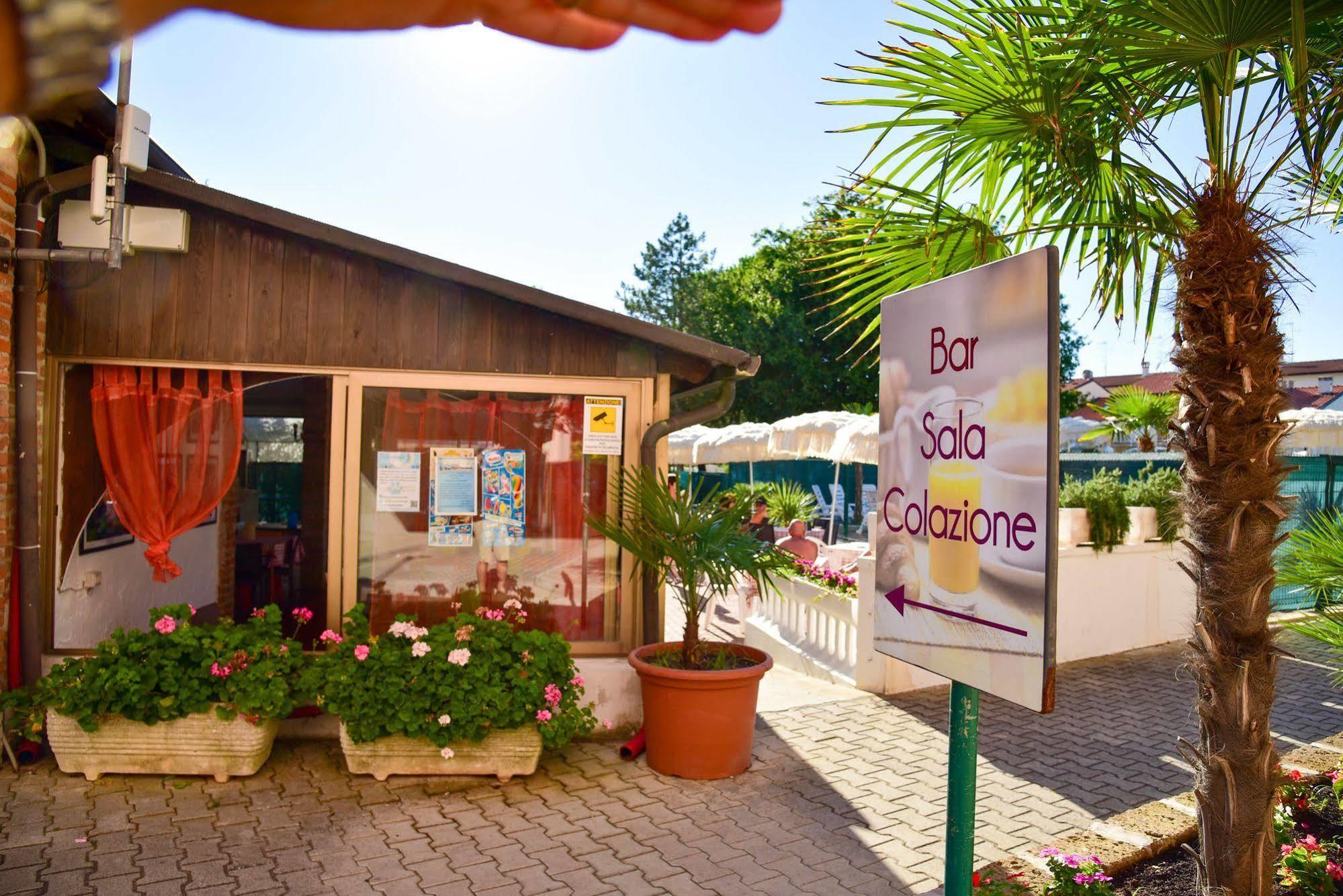 Aparthotel Costa Paradiso Лидо Адриано Екстериор снимка
