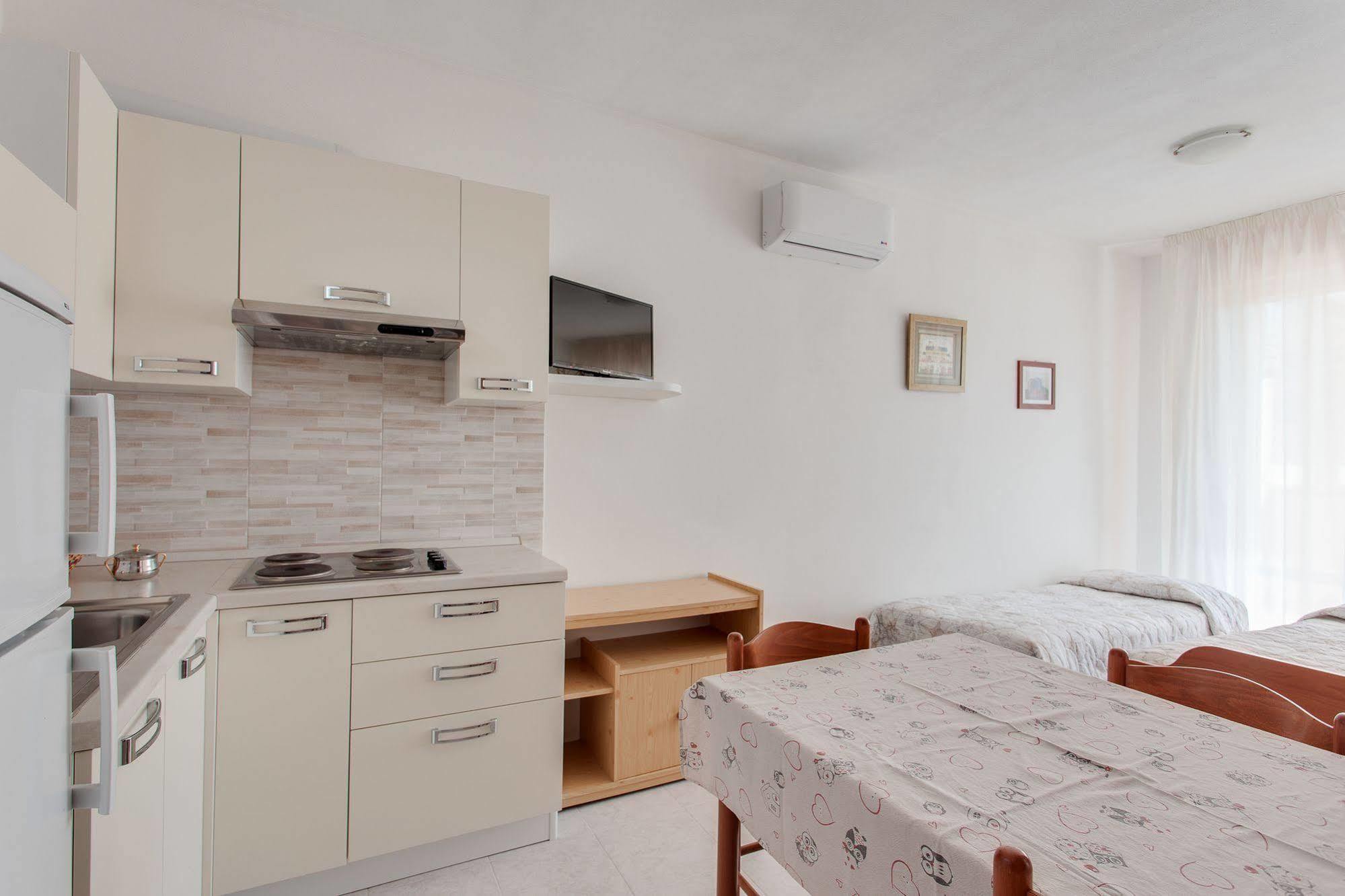 Aparthotel Costa Paradiso Лидо Адриано Екстериор снимка
