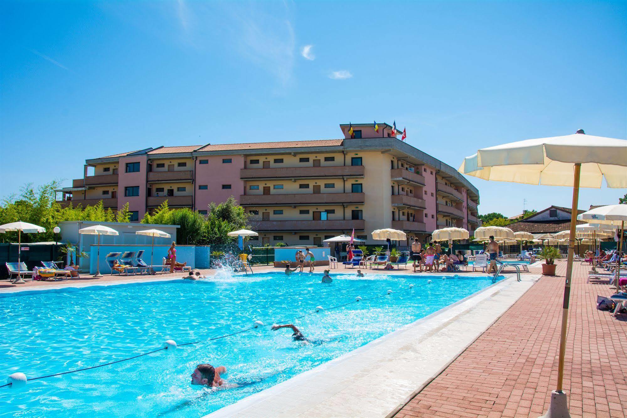 Aparthotel Costa Paradiso Лидо Адриано Екстериор снимка