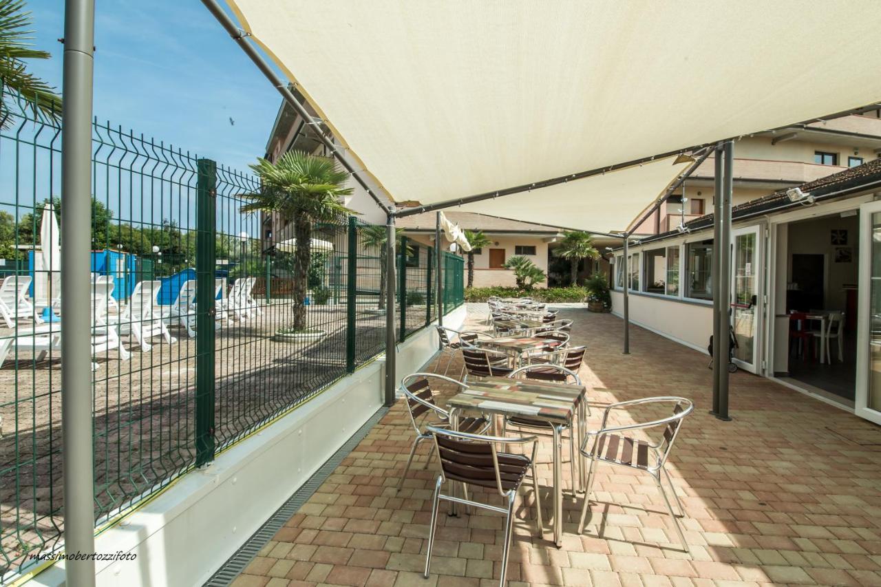 Aparthotel Costa Paradiso Лидо Адриано Екстериор снимка