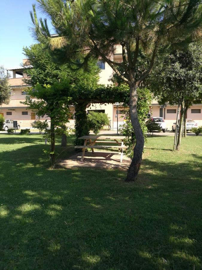 Aparthotel Costa Paradiso Лидо Адриано Екстериор снимка